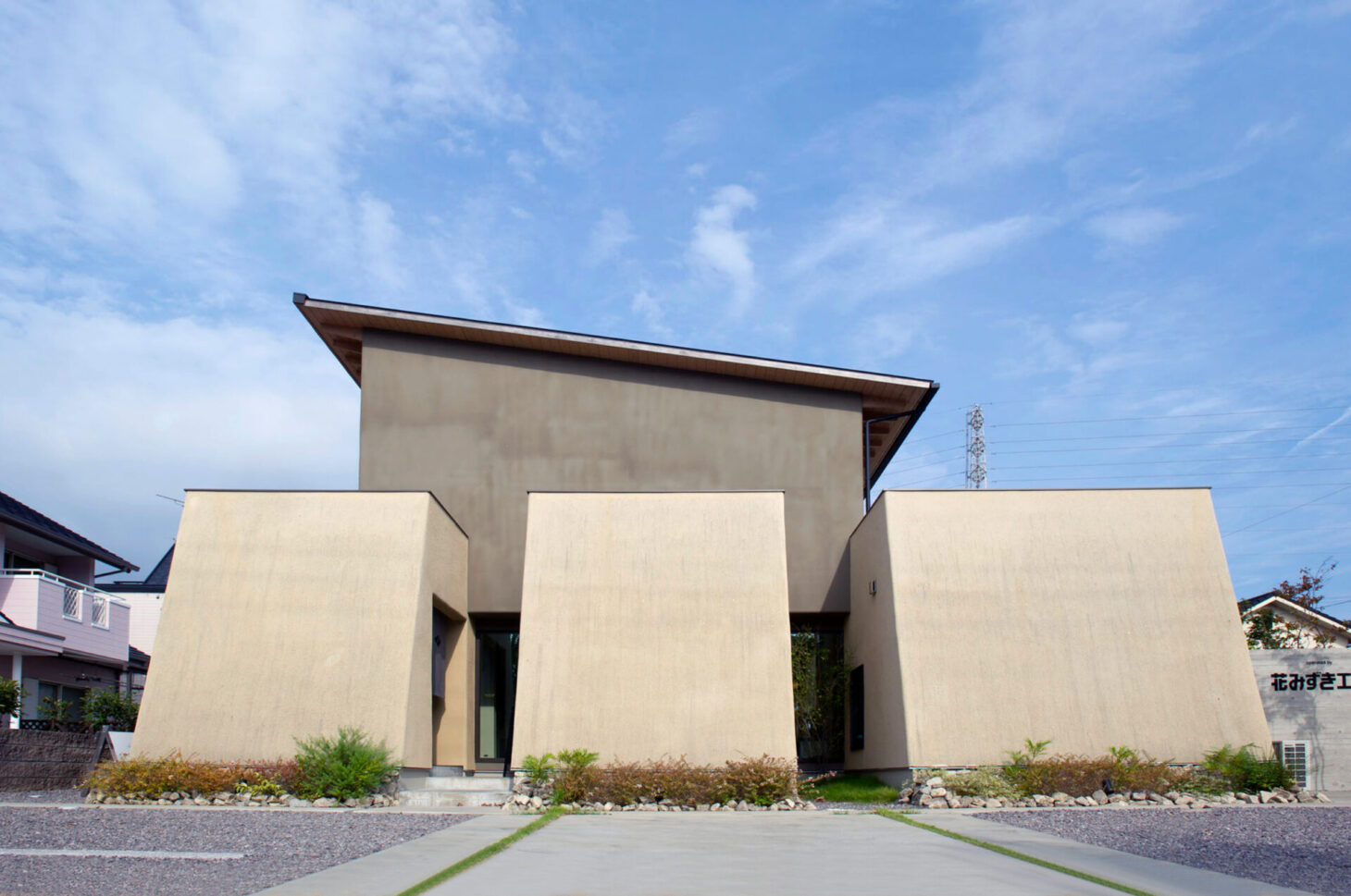 片流れ屋根とは?人気の理由やメリット・デメリットを解説 | 浜松市・静岡市の注文住宅|花みずき工房