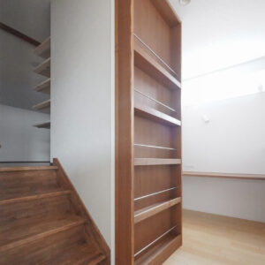 収納室に繋がる階段