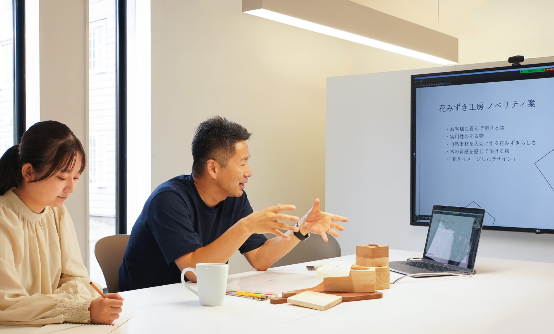 木工班の生徒さんと共創した、端材を活かしたノベルティ