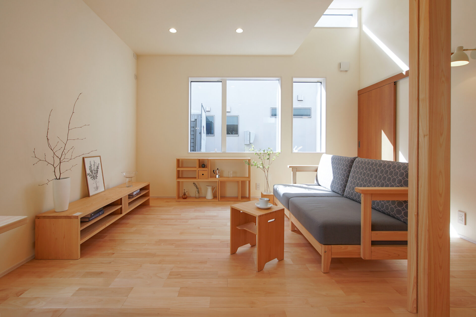 木の家には木の家具を 、無垢の家具が叶える豊かな暮らし